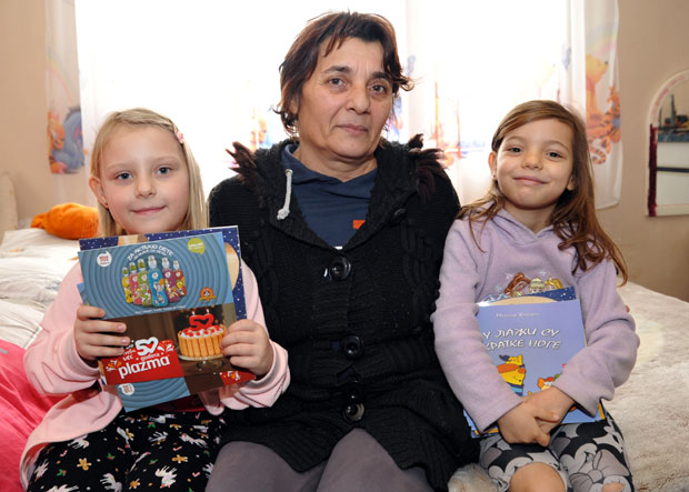 Не дам моје ћеркице у дом: Самохрана мајка Драгана са шестогодишњим близнакињама живи у веома тешким условима